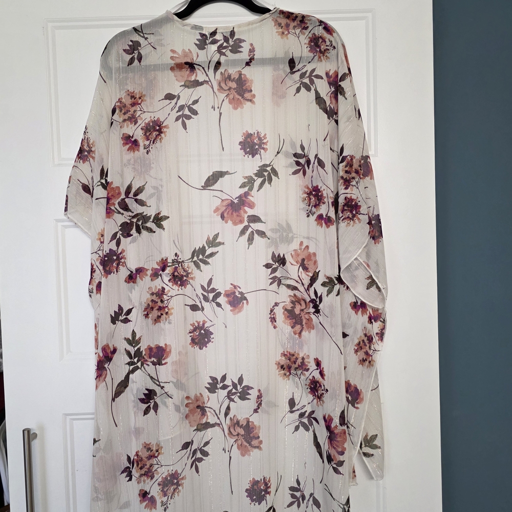 Emory Park Sheer Floral Kimono - Floral with Shimmery Threads - Picture 2 of 4